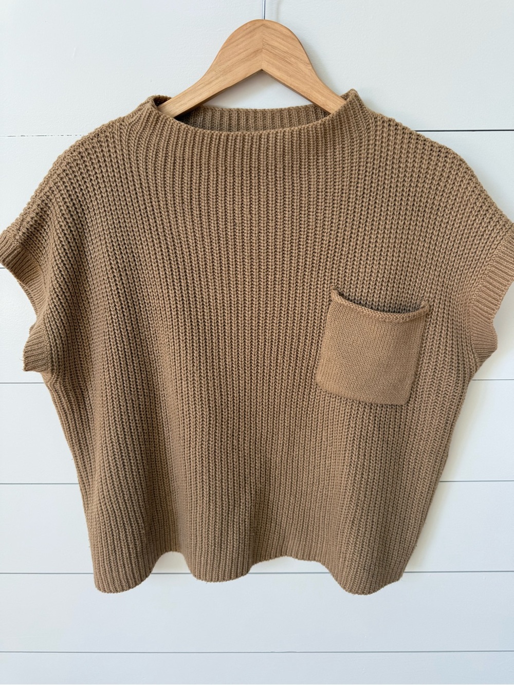 Chunky Knit Sleeveless Sweater Vest in Camel Medium